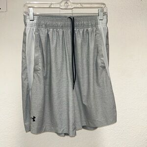 Mens EUC Under Armour Shorts size Medium